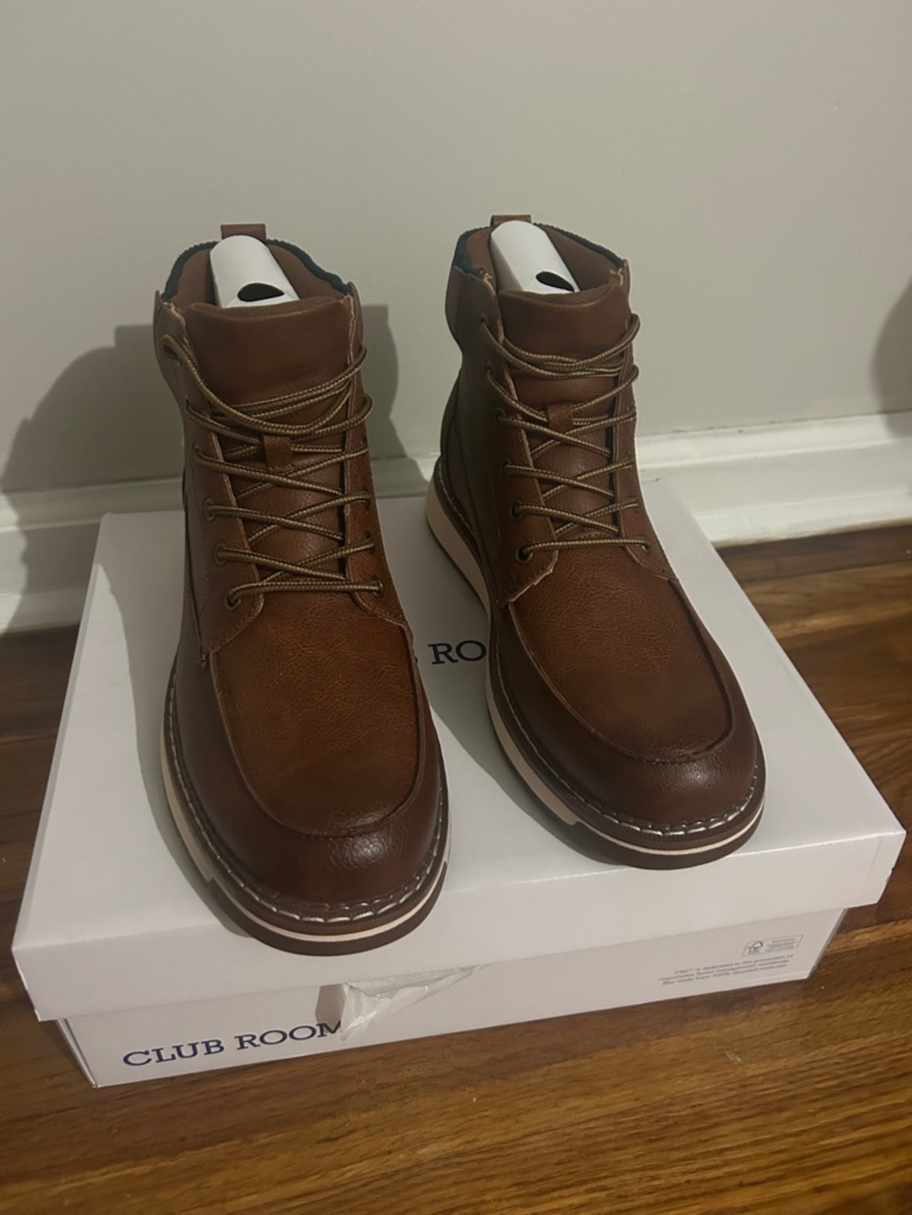 Club Room Chestnut Brown Leather Boots with Contrast Collar
